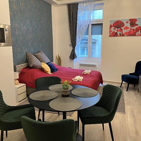 Center Apartman In The Famous Hajos Street Budapest Esterno foto