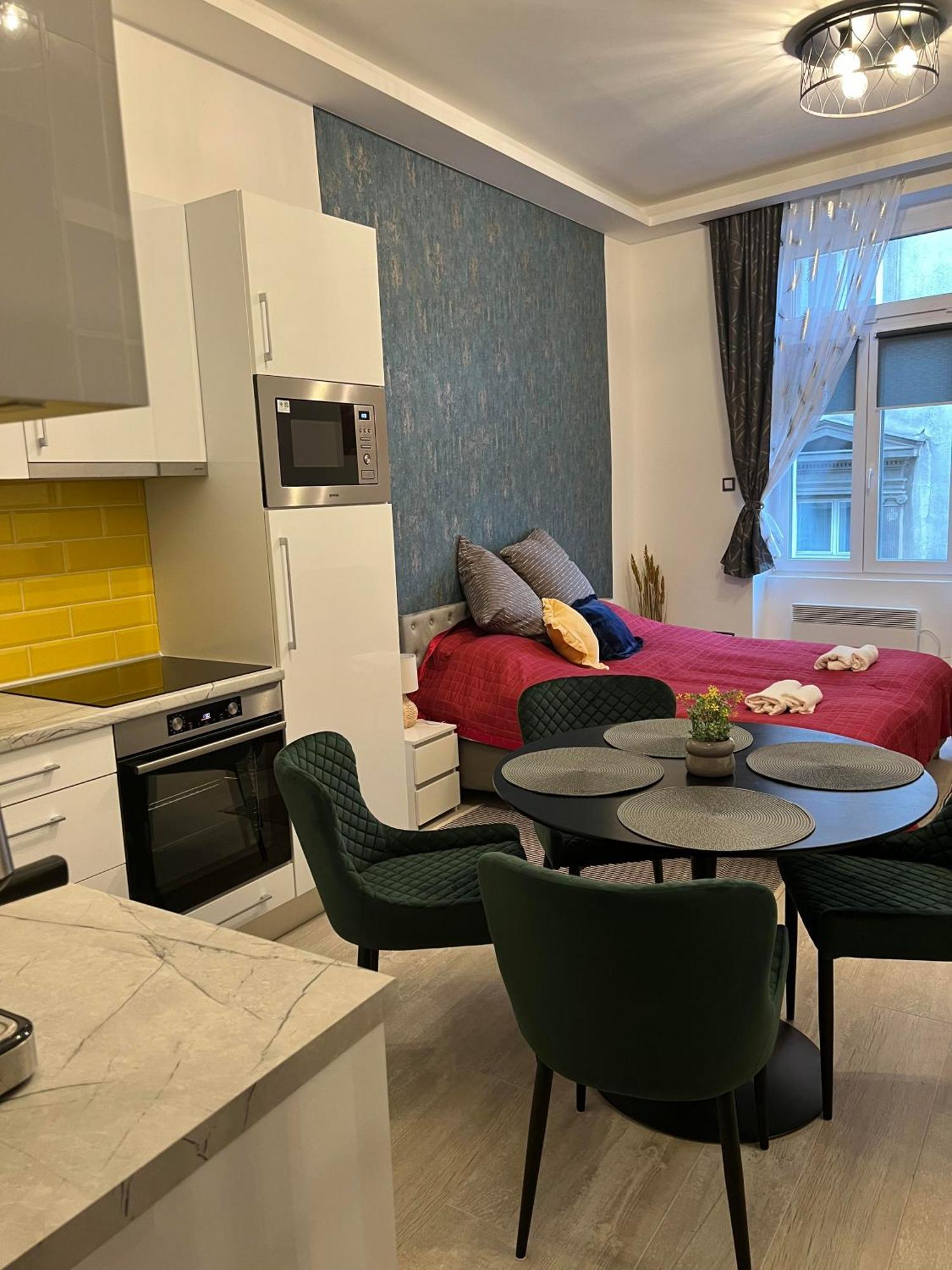 Center Apartman In The Famous Hajos Street Budapest Esterno foto